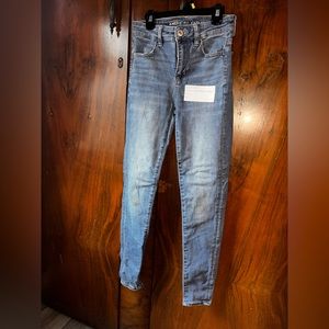 Medium wash. High rise skinny. American eagle. Size 2.